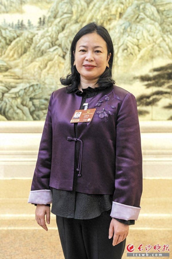 全国两会上的“她”声音