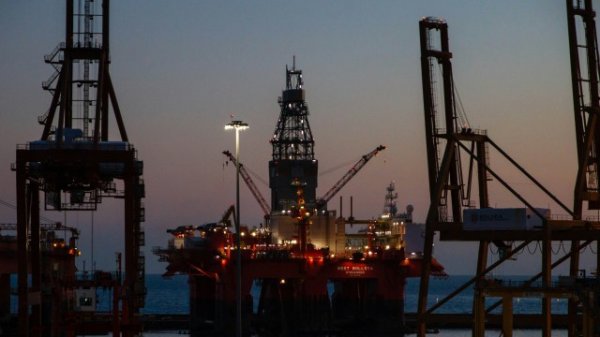 美军称“成功打击”伊朗哈尔克岛90多个军事目标