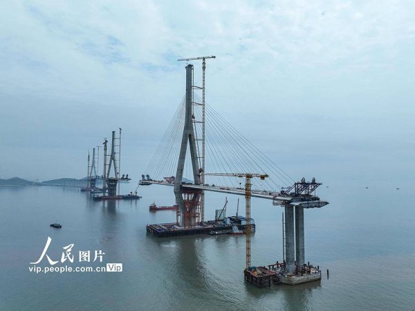 浙江舟山：青龙门特大桥建设如火如荼