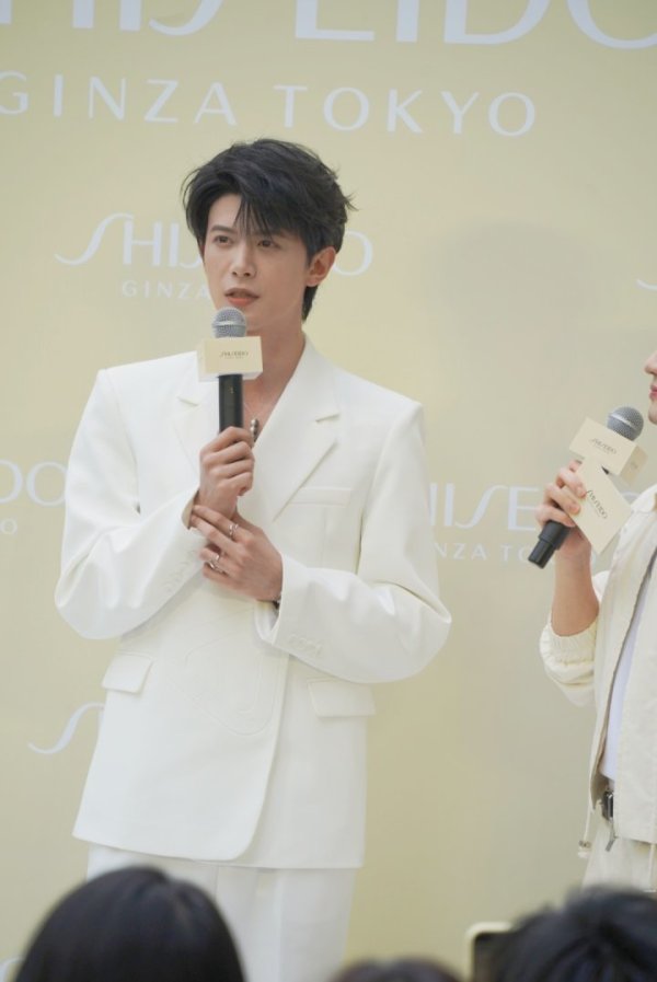 “要追星，就去武林银泰” 邓凯去武林商圈打卡冲上热搜
