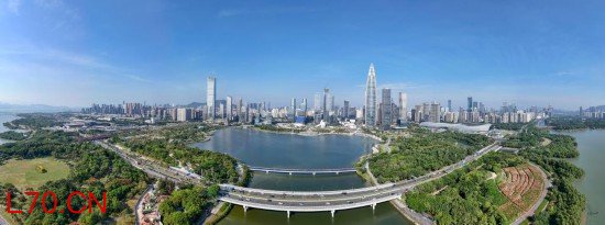 这是深圳湾文化广场所在的深圳市南山区后海中心区（2025年11月1日摄，无人机全景照片）。新华社记者 梁旭 摄