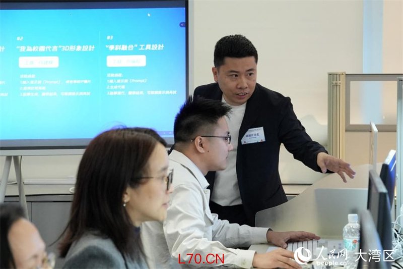 香港中小学校长参与“校长AI公开课”。实习生韩宇轩摄