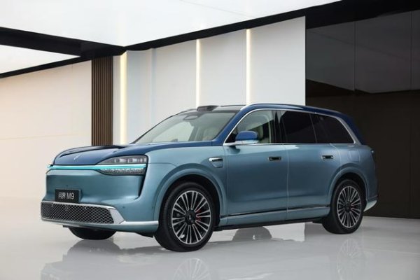 全新问界M9｜标轴47.98万起，长轴64.98万起