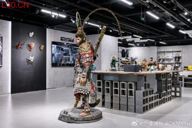 《黑神话》五一开启快闪活动 1：1天命人雕像太帅了！
