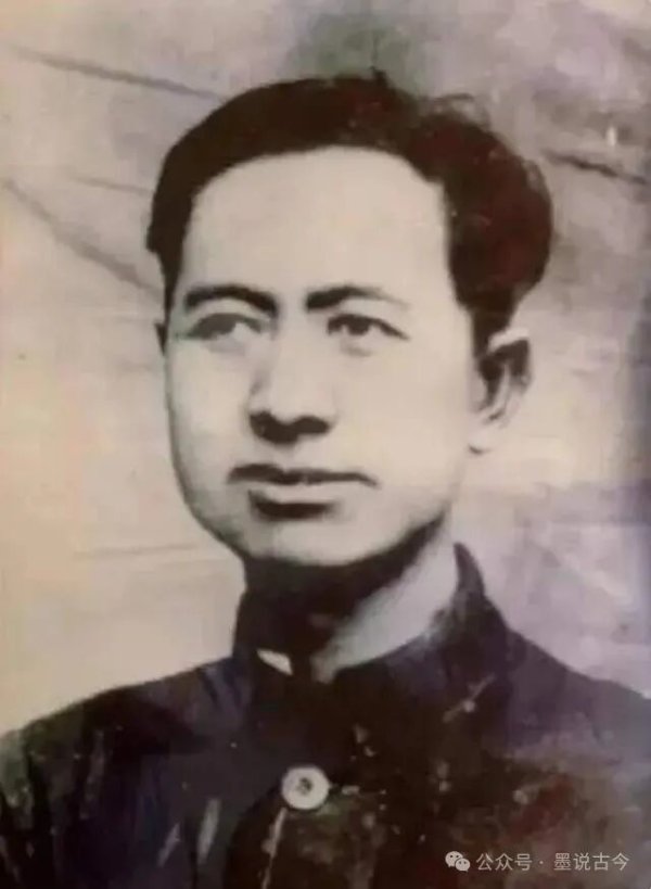 他61岁成为开国中将，后被打断肋骨死在监狱，毛主席：应予以昭雪