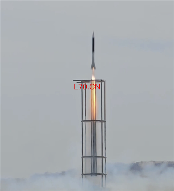 全国首枚！中学生自研火箭发射成功：飞行高度15公里 速度2.2马赫