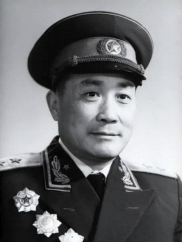 他建国前默默无闻，建国后立下不世之功，毛主席直言：功绩堪比三大战役
