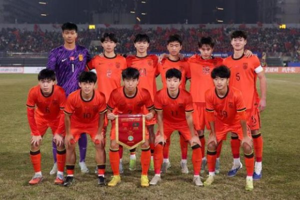 U17国足对决日本！董路：上去就干拼到抽筋 像爷们战死沙场不要怂